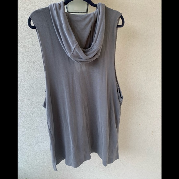 🏝 EUC Free People sleeveless Baja hoodie - Picture 4 of 6